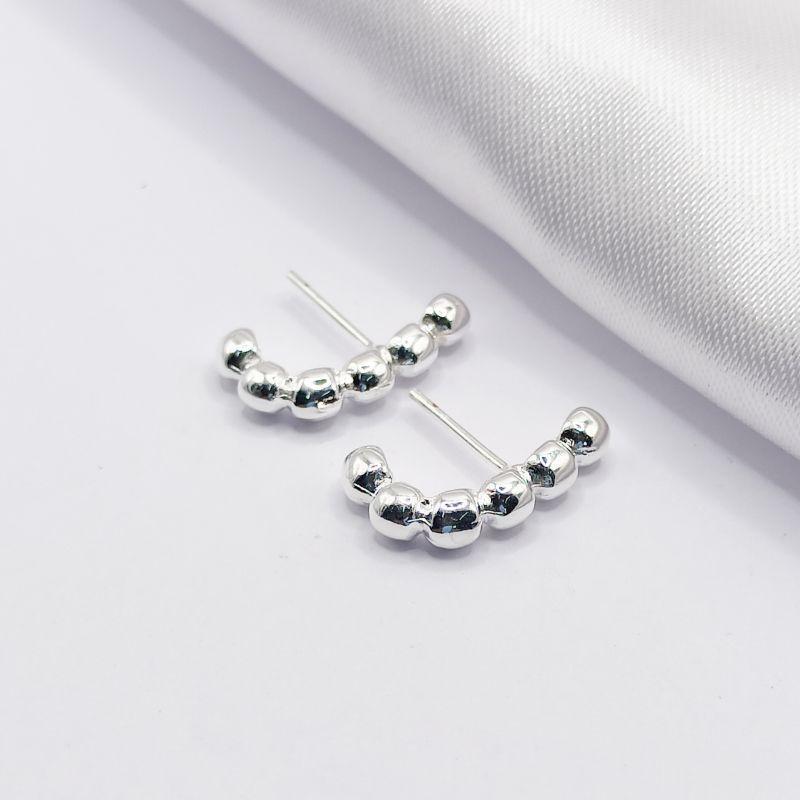 BRINCO PRATA FIO CURVADO 6 BOLINHAS LISAS