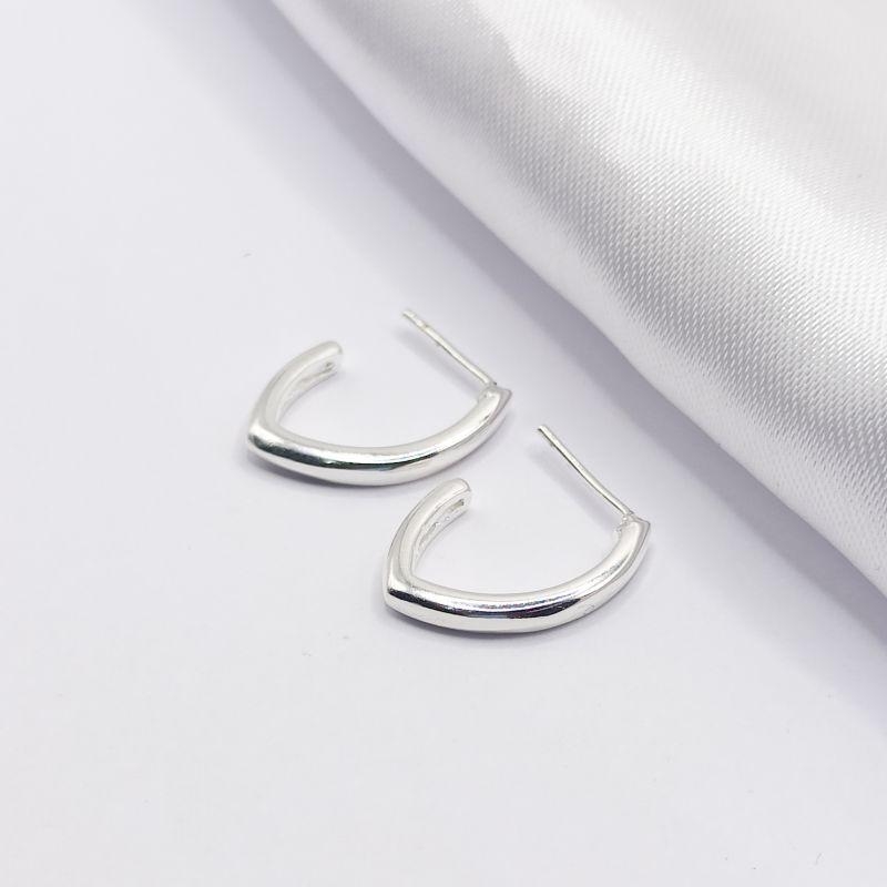 BRINCO PRATA MEIA ARGOLA FIO CURVADO LISO