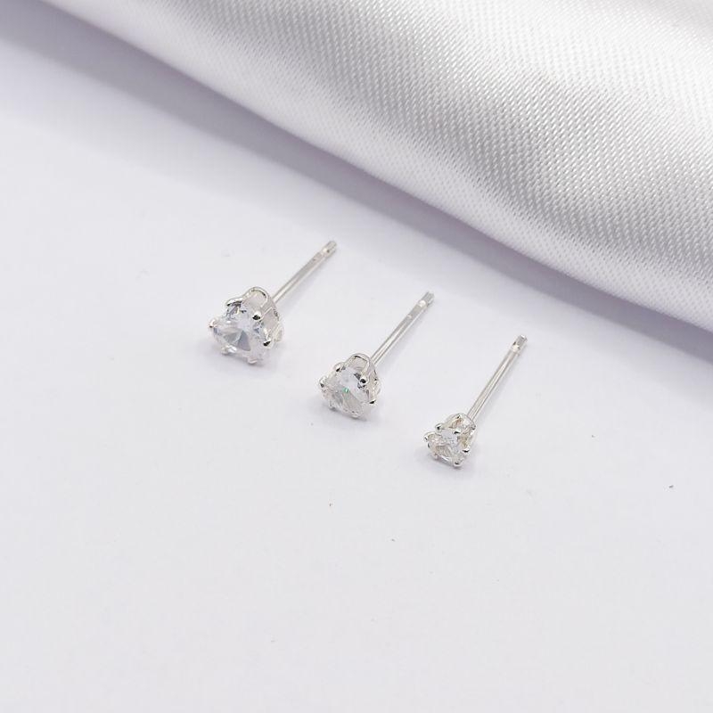 BRINCO PRATA TRIO CORAÇÕES CRITAIS