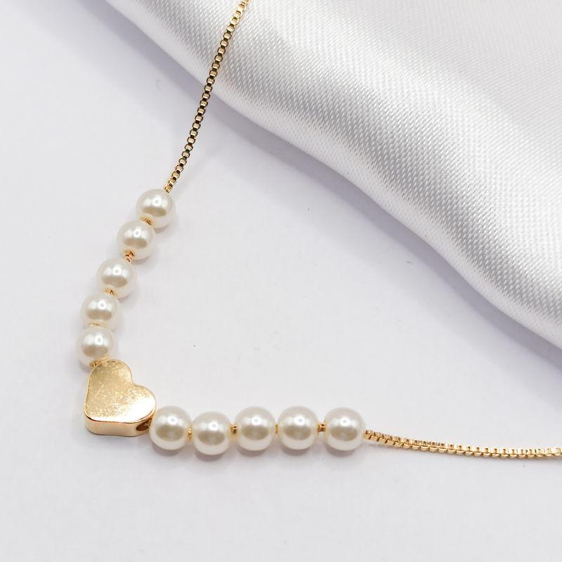 GARGANTILHA DOURADA CHOKER CORAÇÃO LISO E PÉROLA 40CM