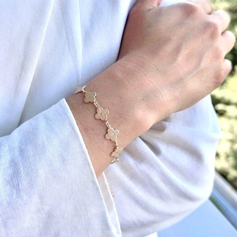 Pulseira Dourada Trevos Nude Resinados