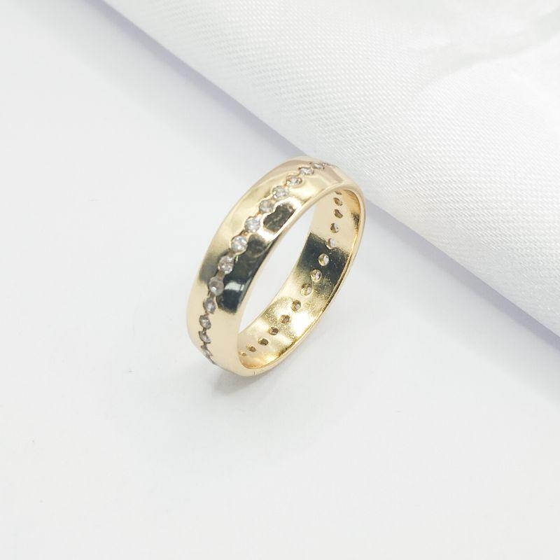 ANEL DOURADO ALIANÇA FILEIRA DE ZIRCÔNIA AO MEIO