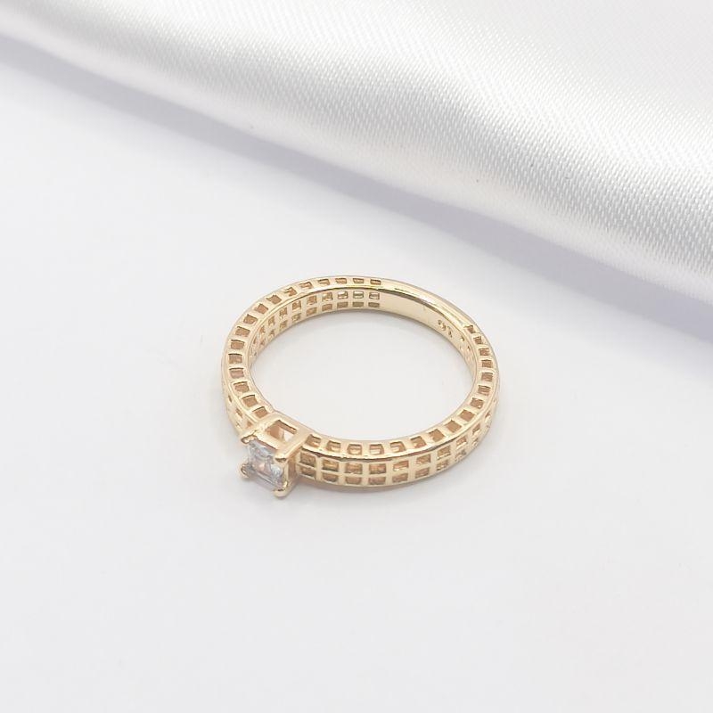 ANEL DOURADO VAZADINHO COM PONTO DE LUZ