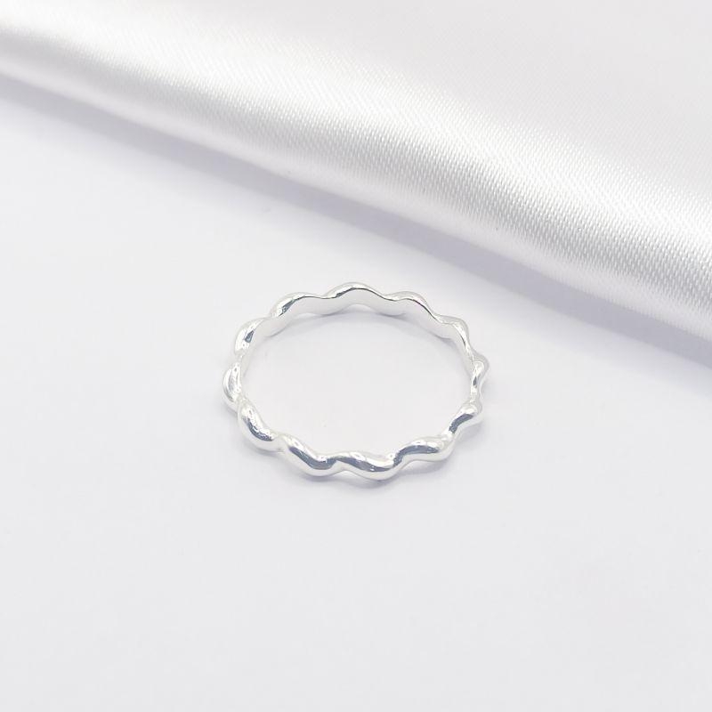 ANEL PRATA FIO TORCIDO LISO