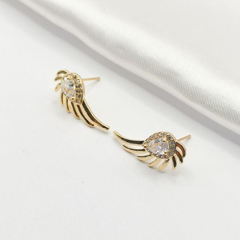 BRINCO DOURADO ASA CANELADA COM CRISTAL GOTA E ZIRCÔNIA