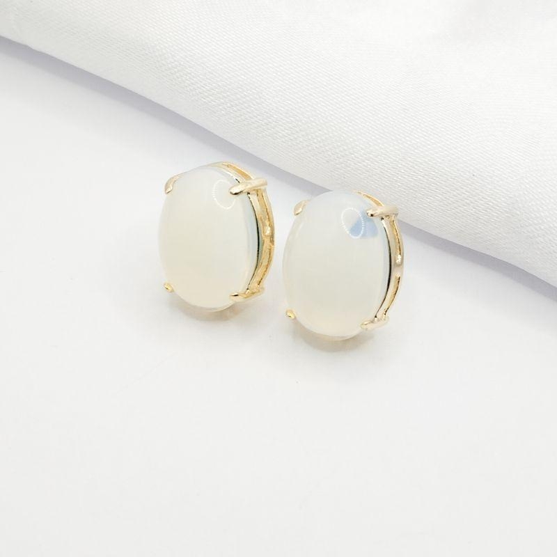 BRINCO DOURADO PEDRA OVAL FURTA-COR