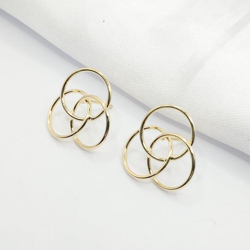 BRINCO DOURADO TRES CIRCULOS ENTRELAÇADOS