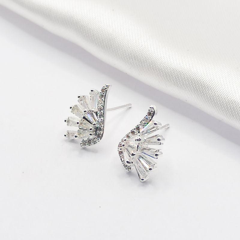 BRINCO PRATA ASA COM BAGUETE CRISTAL E ZIRCÔNIA