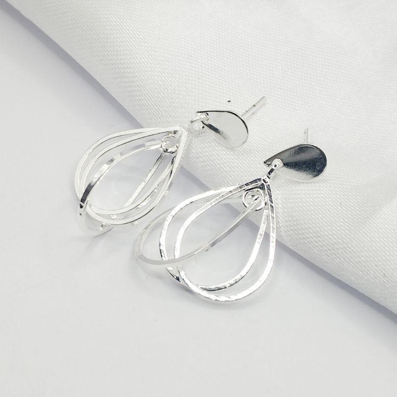 BRINCO PRATA BASE GOTA E PENDENTE TRES FIOS GOTAS