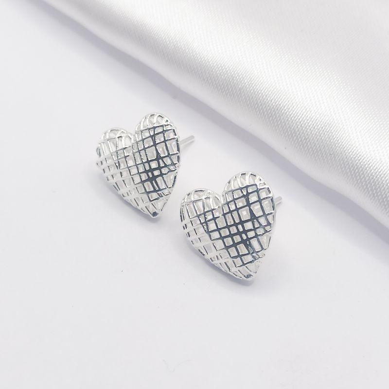 BRINCO PRATA CORAÇÃO RENDADO