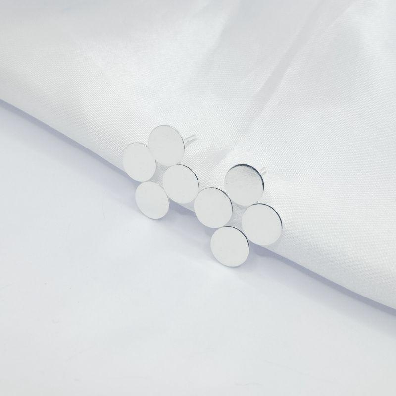 BRINCO PRATA TRIANGULO FORMADO POR CIRCULOS LISOS