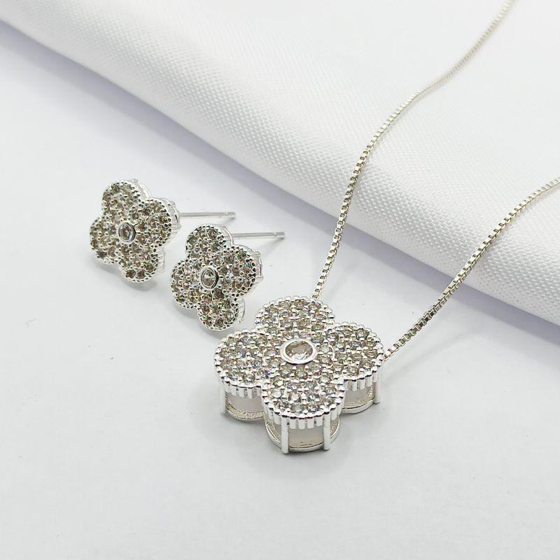 CONJUNTO RODIO BRANCO INSPIRAÇÃO TREVO VAN CLEEF CRAVEJADO 45CM