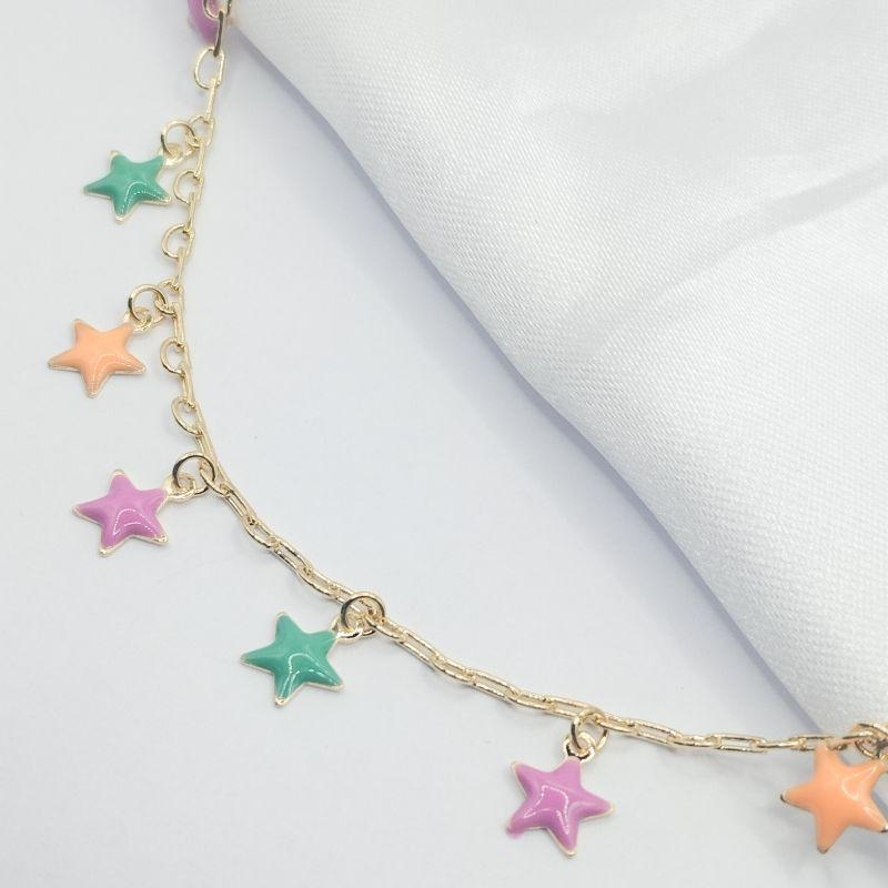 GARGANTILHA DOURADA ESTRELAS COLORIDAS 45 CM