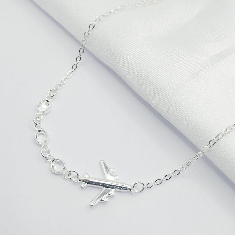 GARGANTILHA PRATA AVIÃO LISO E TRES PEDRA CRISTAL 45 CM