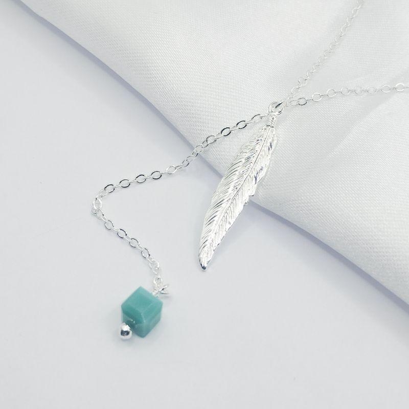 GARGANTILHA PRATA PINGENTE PENA E PEDRA AZUL 45 CM
