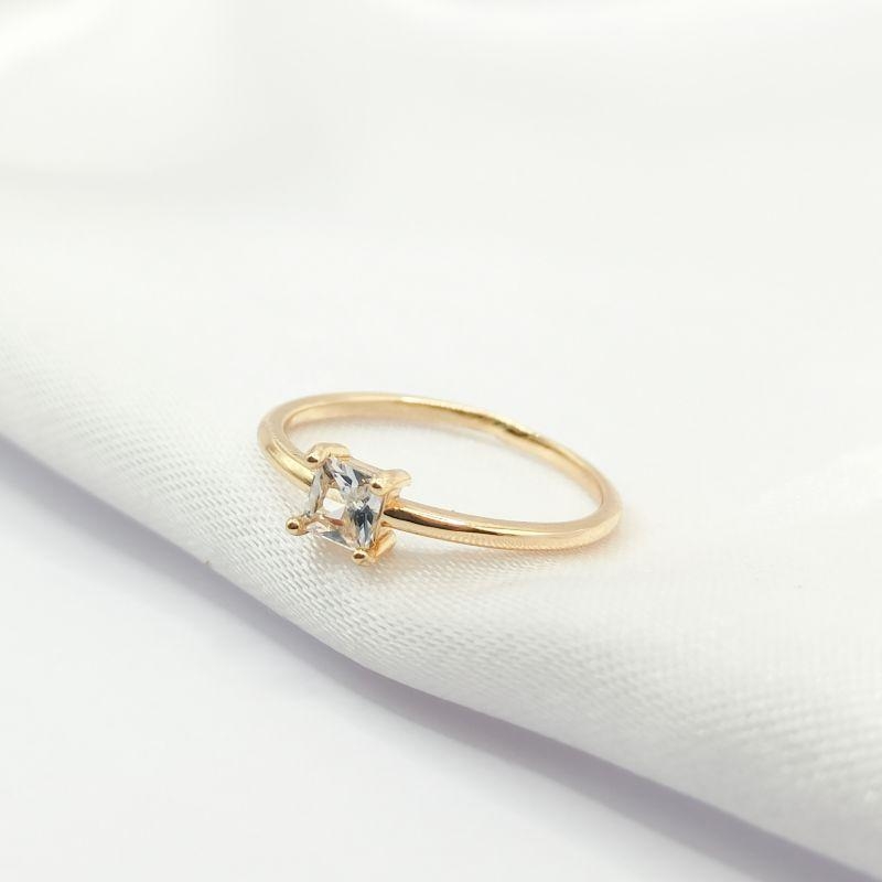 ANEL DOURADO SOLITÁRIO CRISTAL CARRÊ