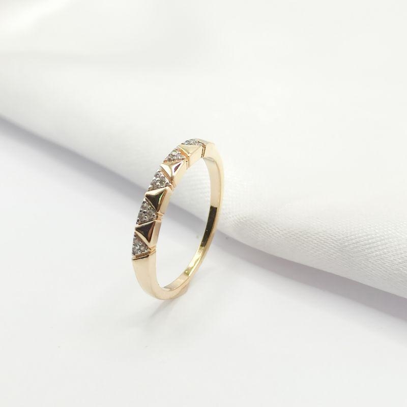 ANEL DOURADO TRIÂNGULOS LISOS E CRAVEJADOS