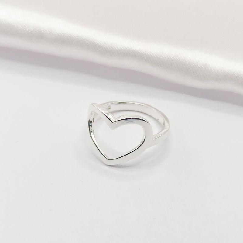 ANEL PRATA FIO CORAÇÃO VAZADO LISO