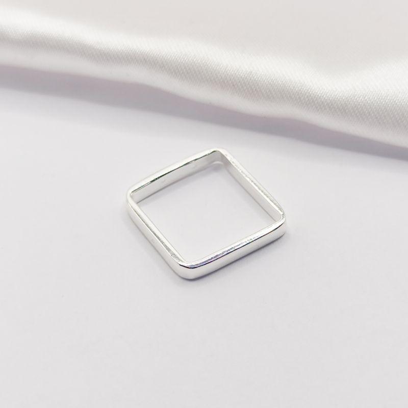 ANEL PRATA FIO QUADRADO LISO