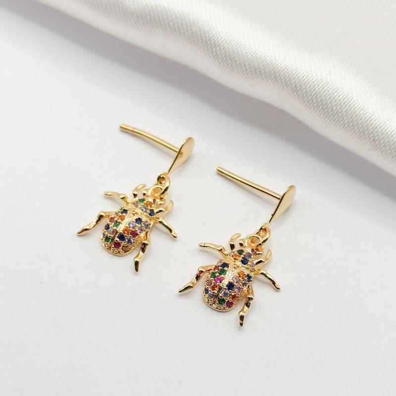 BRINCO DOURADO BESOURO ZIRCÔNIA COLORIDA