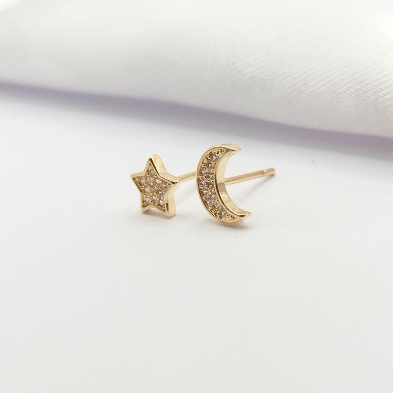 BRINCO DOURADO DUPLO ESTRELA E LUA CRAVEJADOS