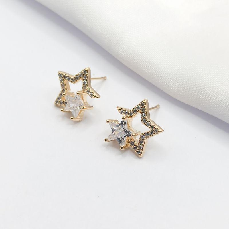 BRINCO DOURADO ESTRELA CRISTA E VAZADA COM ZIRCÔNIA