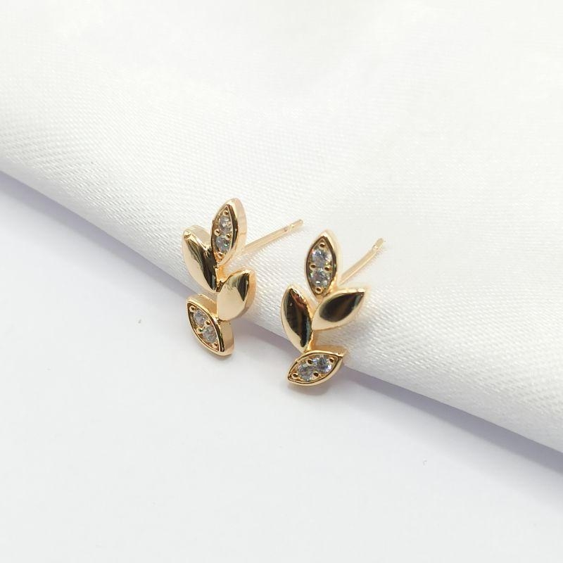 BRINCO DOURADO FOLHAS 2 LISAS E 2 CRAVEJADAS