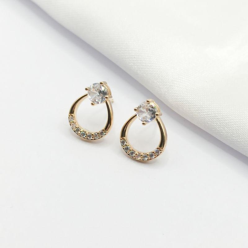 BRINCO DOURADO GOTA VAZADA COM PONTO DE LUZ