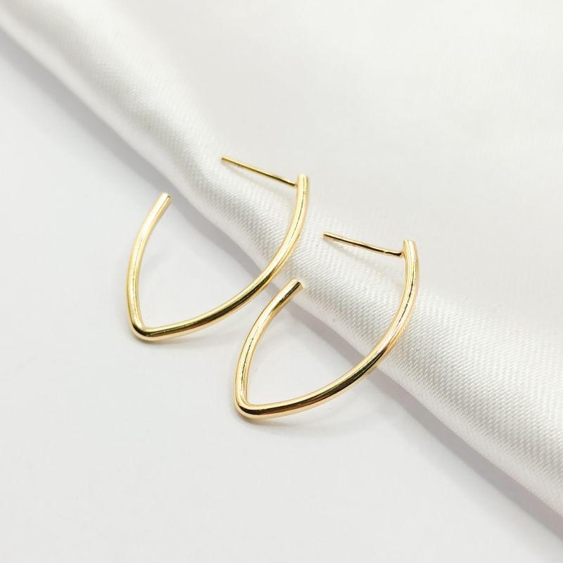 BRINCO DOURADO MEIA ARGOLA FIO ANZOL