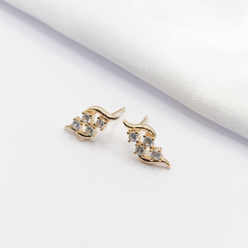 BRINCO DOURADO ONDA COM 4 CRISTAIS