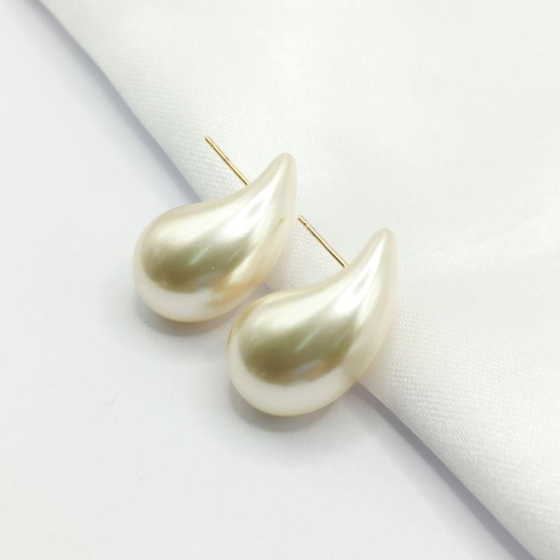 BRINCO DOURADO PÉROLA UNHA DE GATO