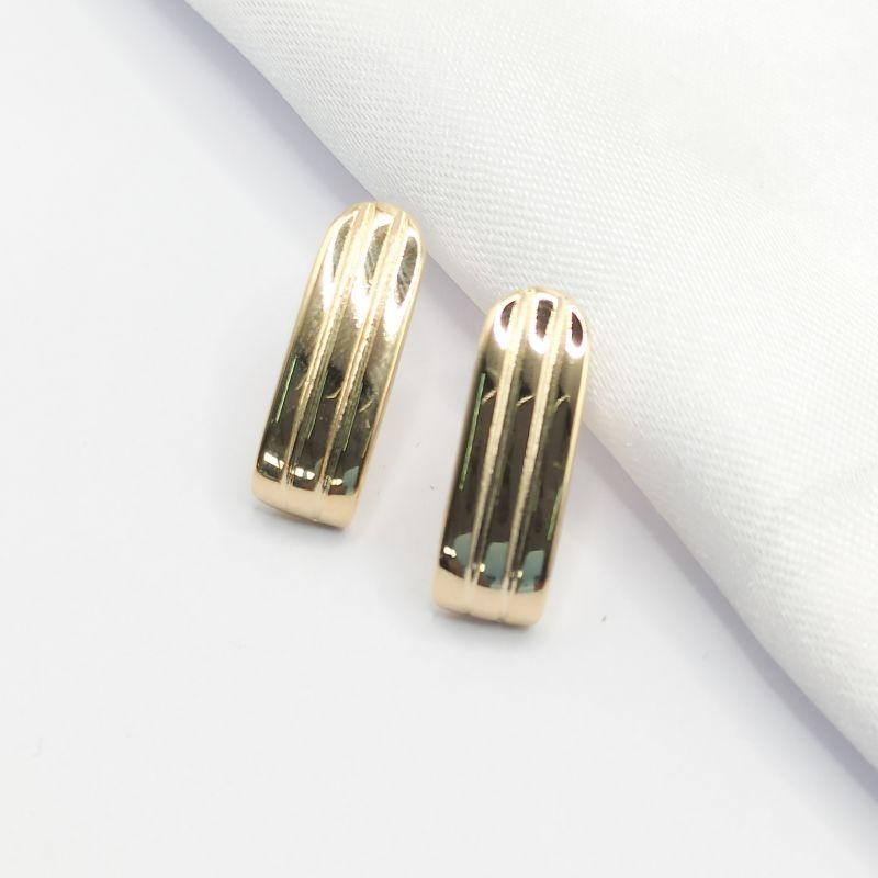 BRINCO DOURADO RETO COM FILETES VERTICAIS
