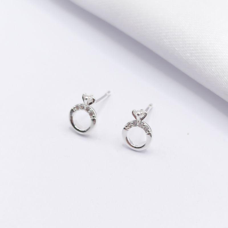 BRINCO PRATA ALIANÇA COM ZIRCÔNIA E PONTO DE LUZ