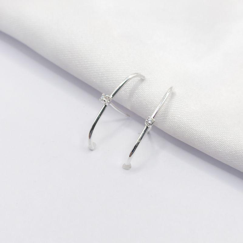 BRINCO PRATA EAR CUFF FIO COM PONTO DE LUZ