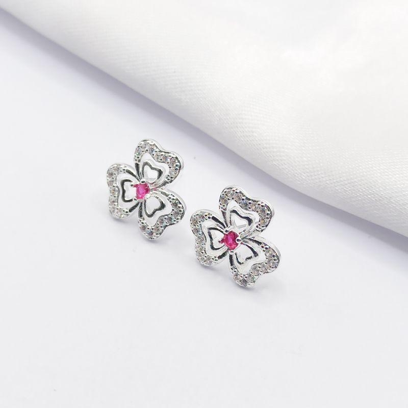 BRINCO PRATA FLOR CRAVEJADA COM CRISTAL ROSA