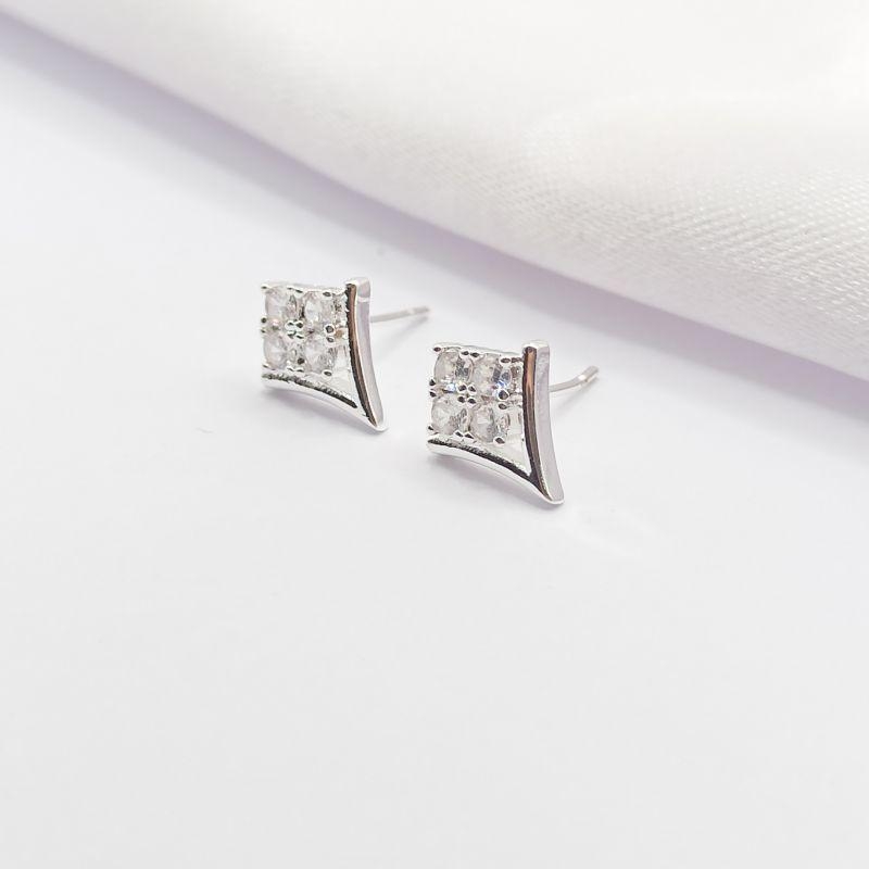 BRINCO PRATA V COM 4 ZIRCÔNIAS