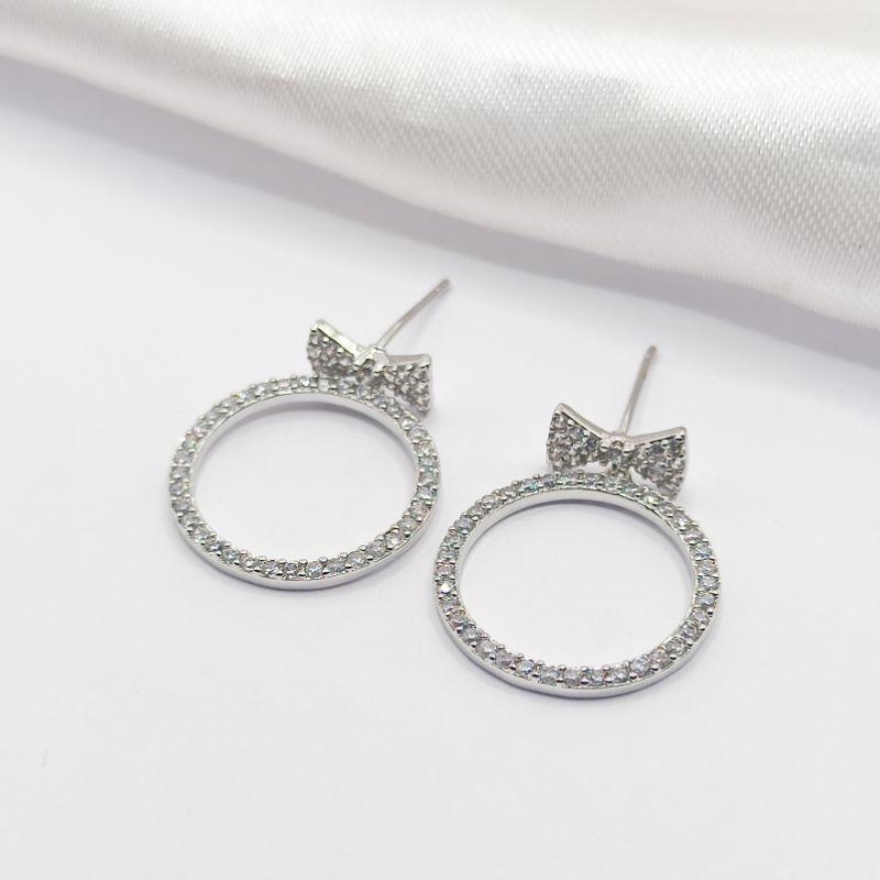 BRINCO RÓDIO LAÇINHO COM ARO CRAVEJADO