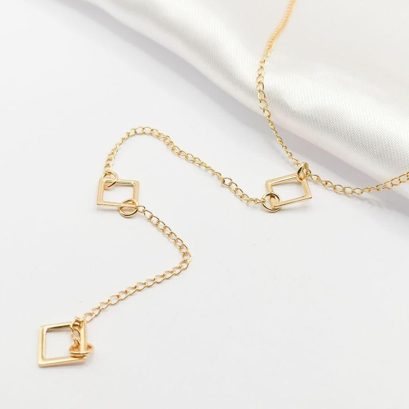 COLAR DOURADO CHOKER 3 FIOS QUADRADOS VAZADOS 40CM