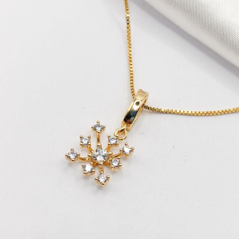 GARGANTILHA DOURADA FLOCO DE NEVE CRAVEJADO 45CM