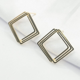 BRINCO DOURADO GEOMÉTRICO 3 FIOS LISOS BRINCO DOURADO GEOMÉTRICO 3 FIOS LISOS