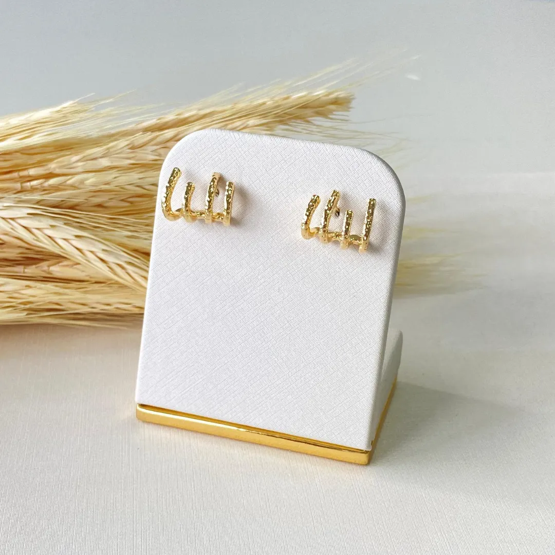Brinco Dourado Ear Cuff Garra