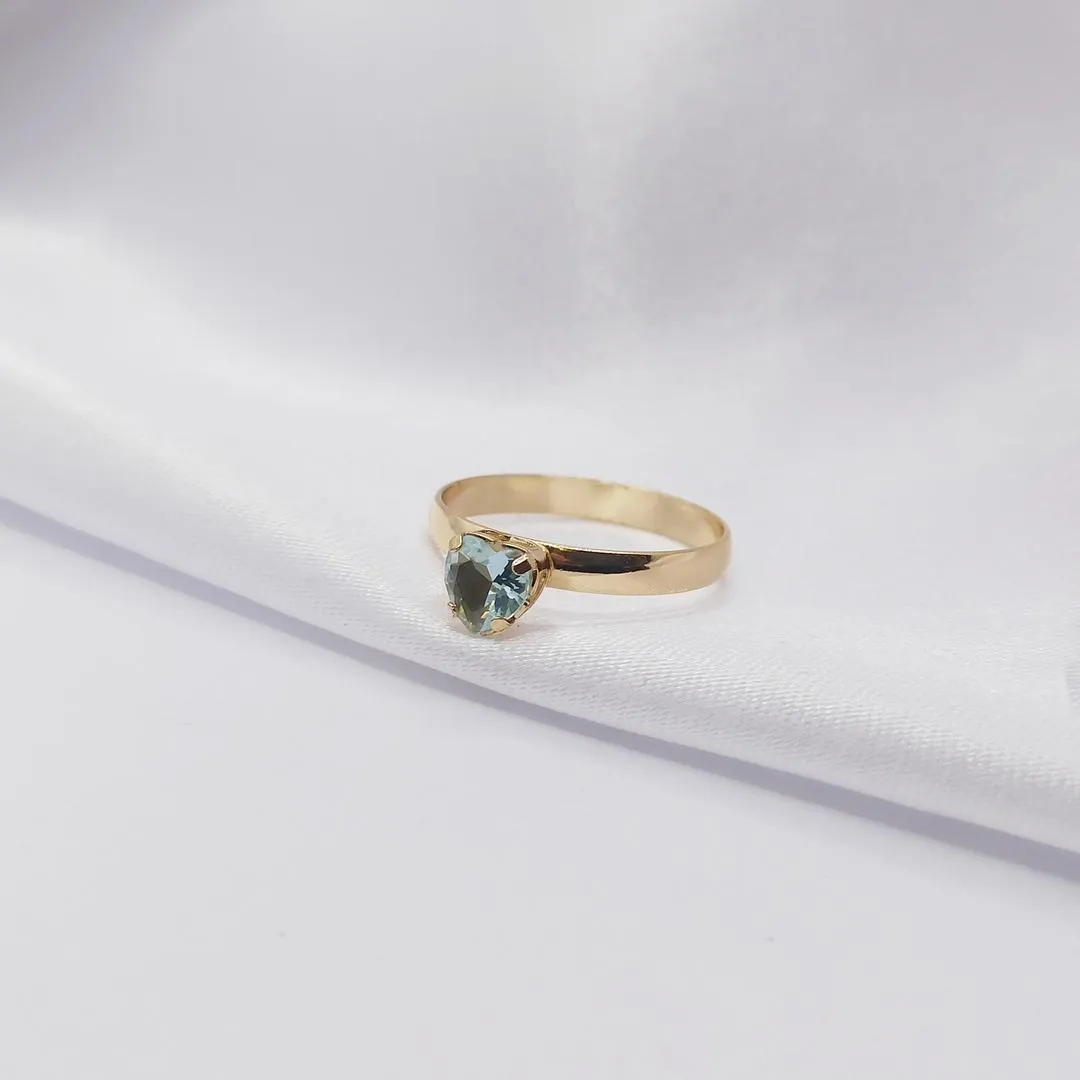 ANEL DOURADO SOLITÁRIO ARO LISO COM CENTRAL CORAÇÃO AQUAMARINE