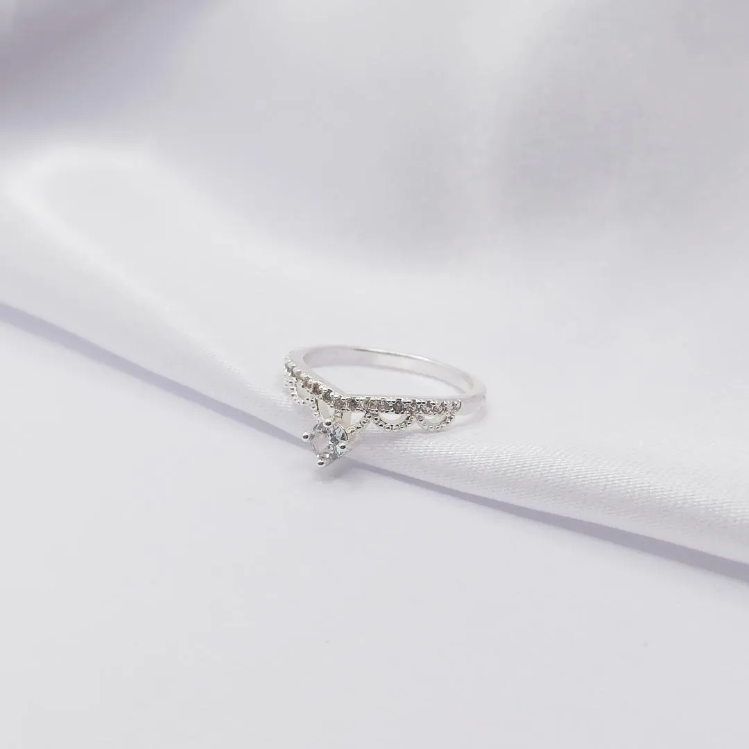 ANEL PRATA PRINCESA DETALHADO COM PONTO DE LUZ CRISTAL