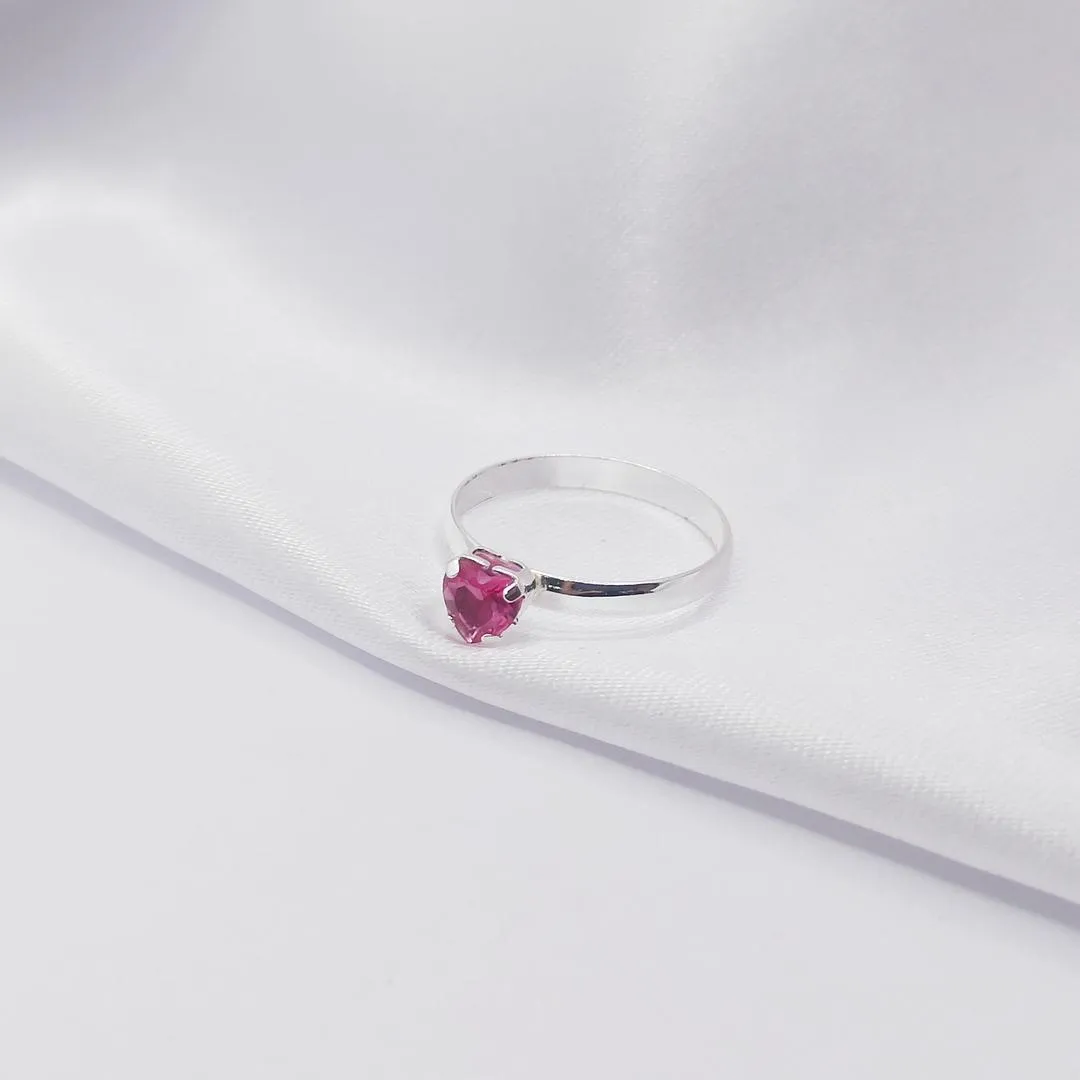 ANEL PRATA SOLITÁRIO ARO LISO COM CENTRAL CORAÇÃO PINK