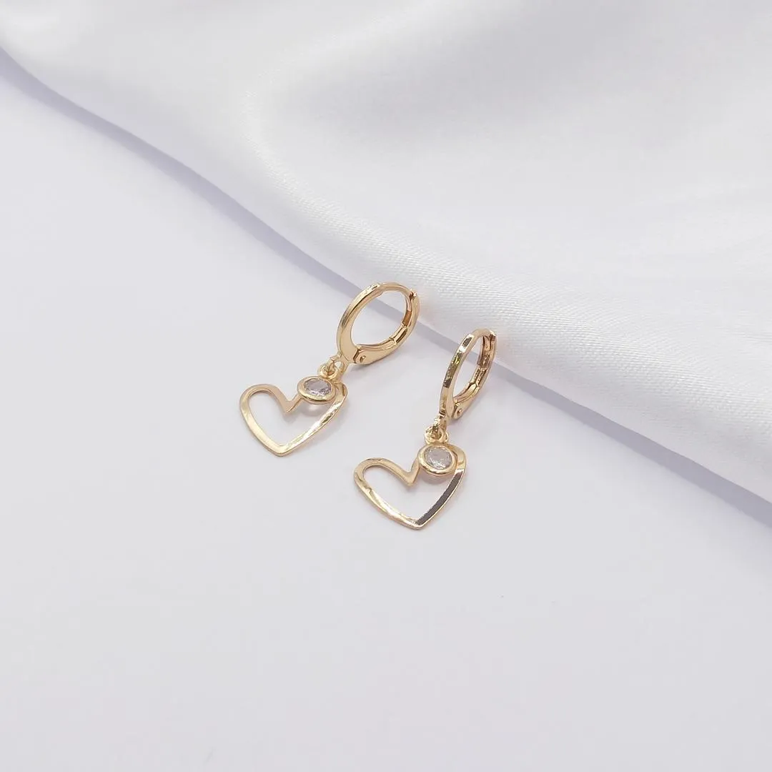 BRINCO DOURADO ARGOLINHA CLICK COM PENDURICALHO CORAÇÃO VAZADO E PONTO DE LUZ