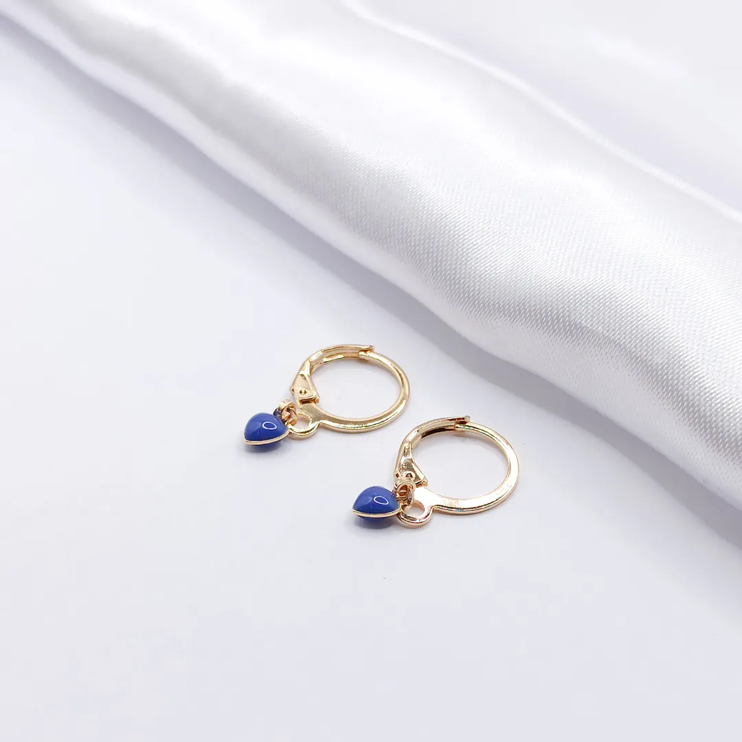 BRINCO DOURADO ARGOLINHA CLICK CORAÇÃO RESINADO AZUL