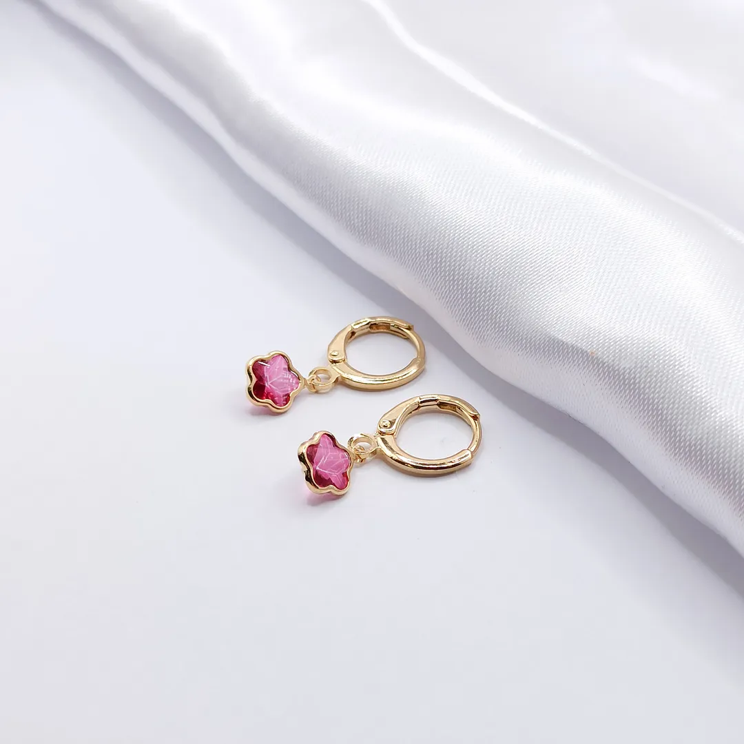 BRINCO DOURADO ARGOLINHA CLICK FLORZINHA ROSA