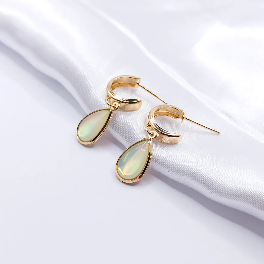 BRINCO DOURADO ARGOLINHA LISA COM GOTA FURTA-COR
