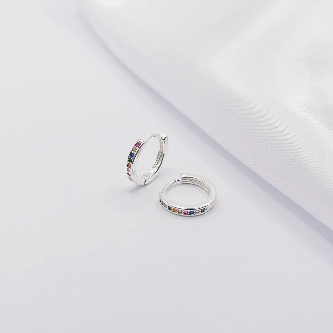 BRINCO PRATA ARGOLINHA CRAVEJADA COM ZIRCÔNIA COLORIDA G