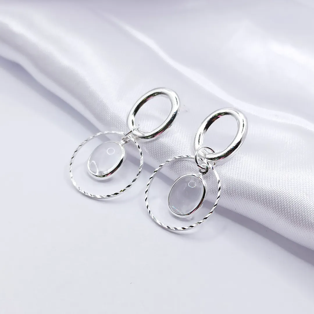 BRINCO PRATA CIRCULO VAZADO COM CRISTAL OVAL